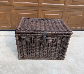 IKEA BYHOLMA Dark Brown Handwoven Rattan Storage Trunk Chest with Leather Strap