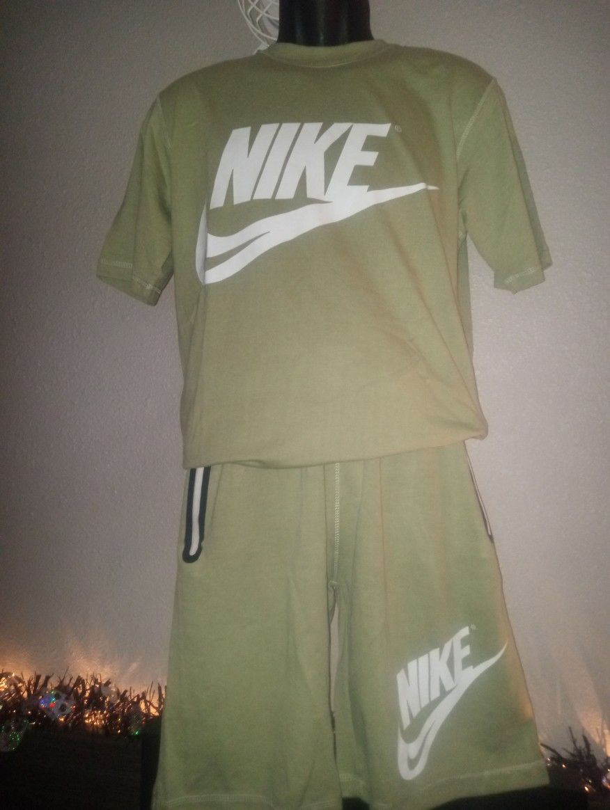 Nike Tech Short Set. Size Medium. New