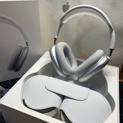 Airpod Maxes 