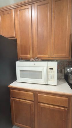 Microwave 30”W x 15,75” H x 15” D & 1000w