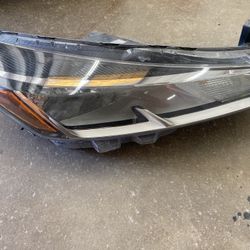 2023 Nissan Kicks Right Headlight 