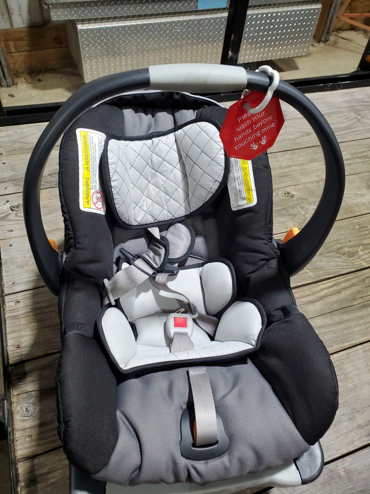 chicco car seat with base 