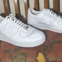 White Nike Air Force 1s 8.5 Means 