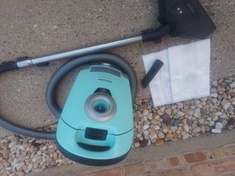 Meile Neptune C1 canister bagged vacuum cleaner assembly with hose assembly wand assembly complete set of attachments plus extra bag's and Meile facto