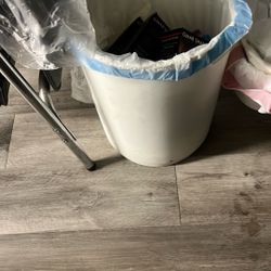 Garbage Can Withlid