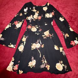 Taylor & Sage Floral Dress Size Small 