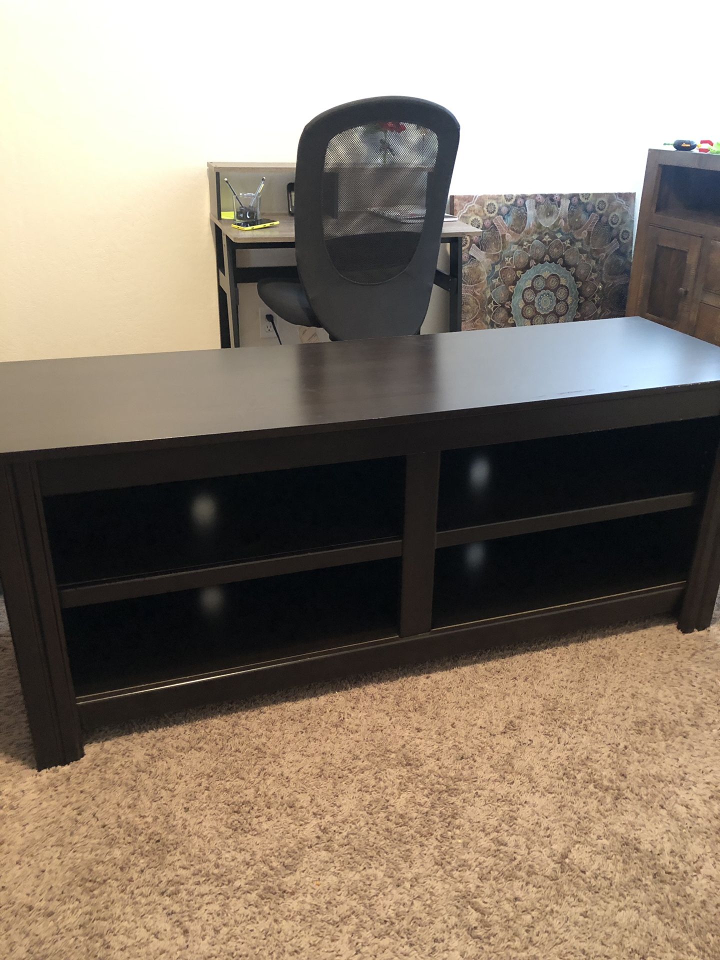 Entertainment center