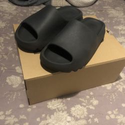 Yezzy Slides Size 9 