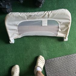 Bed guard rail for toddlers