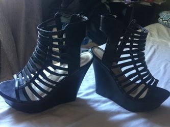 Black wedges