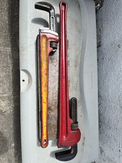 Pair Rigid Pipe Wrenches 48”, 36”