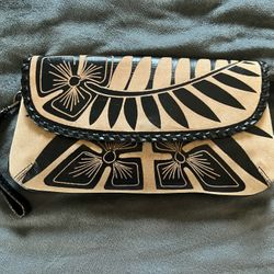 Authentic PATRICIA NASH  Crossbody/Wristlet Leather "Baku" Cuban Carved Bag 