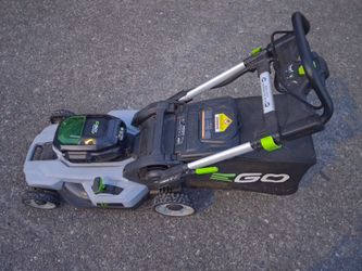 EGO Push Lawn Mower Excellent Condition 5.0 Batterie & Charger. Four pick up fremont sea. No ball offers please. No trades