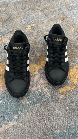 Adidas Black White Sneakers Gold Logo | Size 8