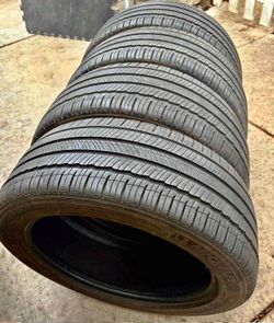 235/45/18 Michelin 📍📍 Vendo un set de llantas con 80% de vida las 4 📍🌟