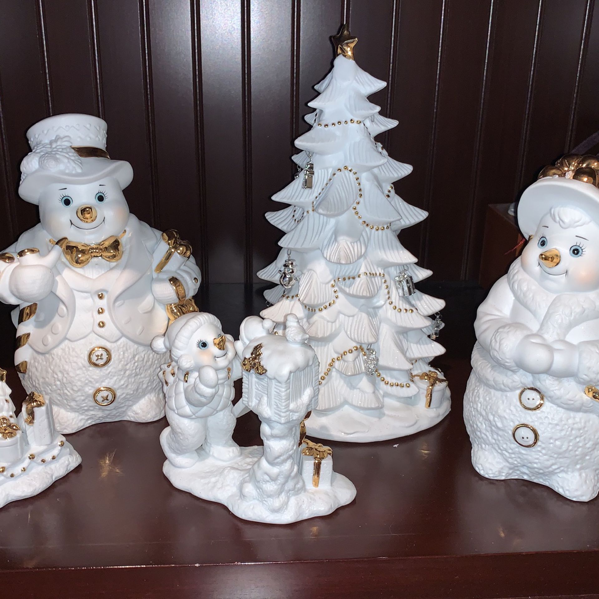 Grandeur Noel 2000 Collector Series porcelain snowman Family figurines set