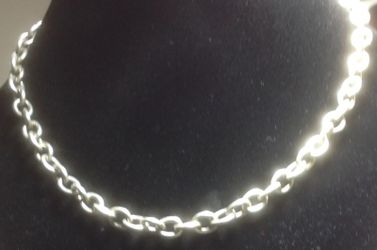 Heavy .925 Silver neck chain: 16" long