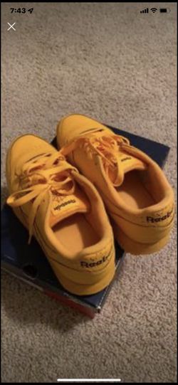 Reebok Leather Ripple Classics yellow size 9
