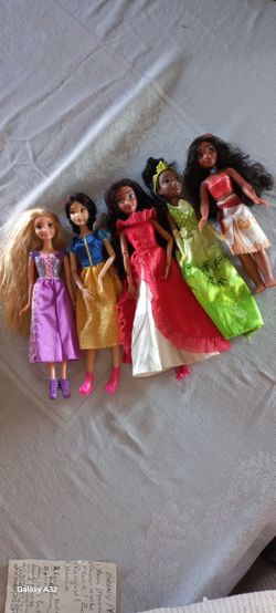 Rapunsel, Bella , Moana , 