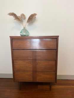 MCM dresser with 4 drawers