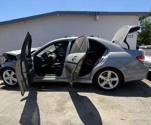 Mercedes Benz C300 Parts