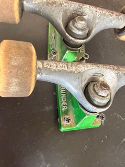 Skate board trucks