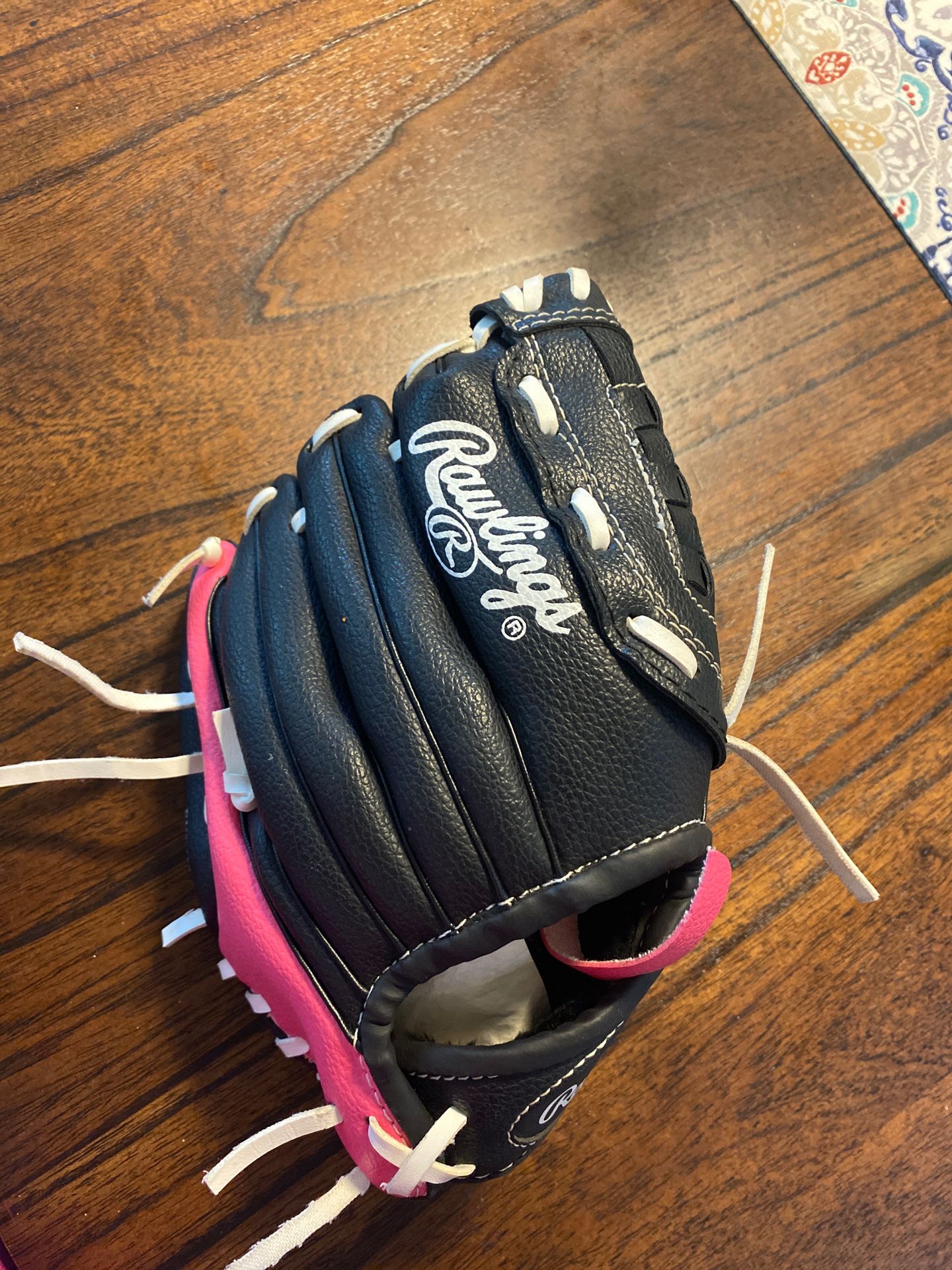 Softball glove