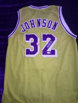 Los Angeles Lakers hand signed jersey authenticated by Beckett with papers size 2X brand new