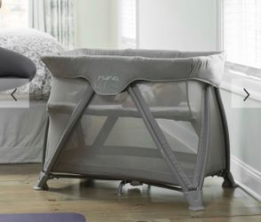 Nuna Cove Aire Go Travel Crib excellent condition