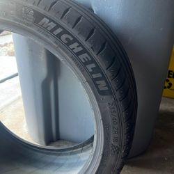 Michelin Pilot Sport 4 235/40zr18