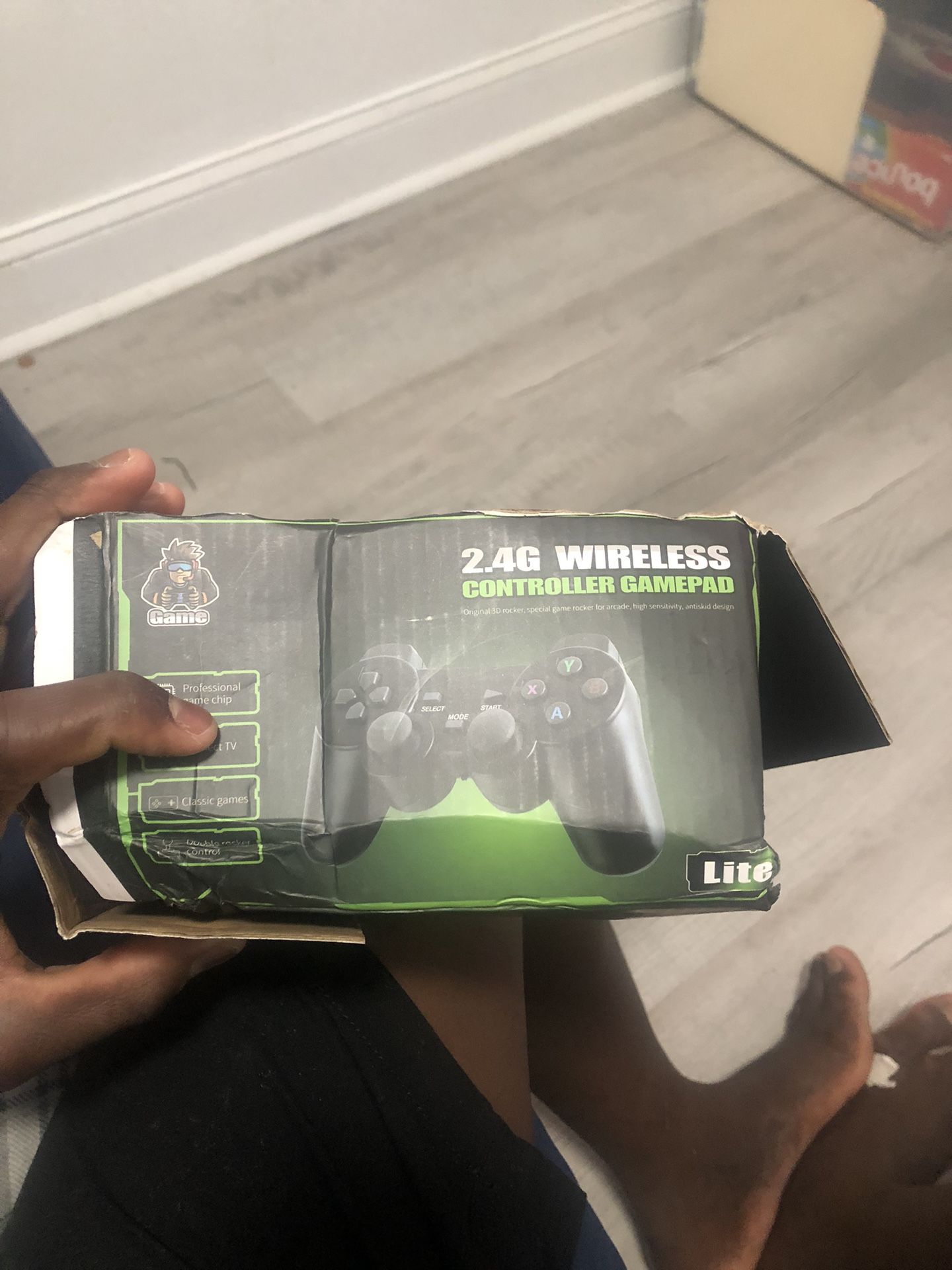 Wireless controller, gamepad