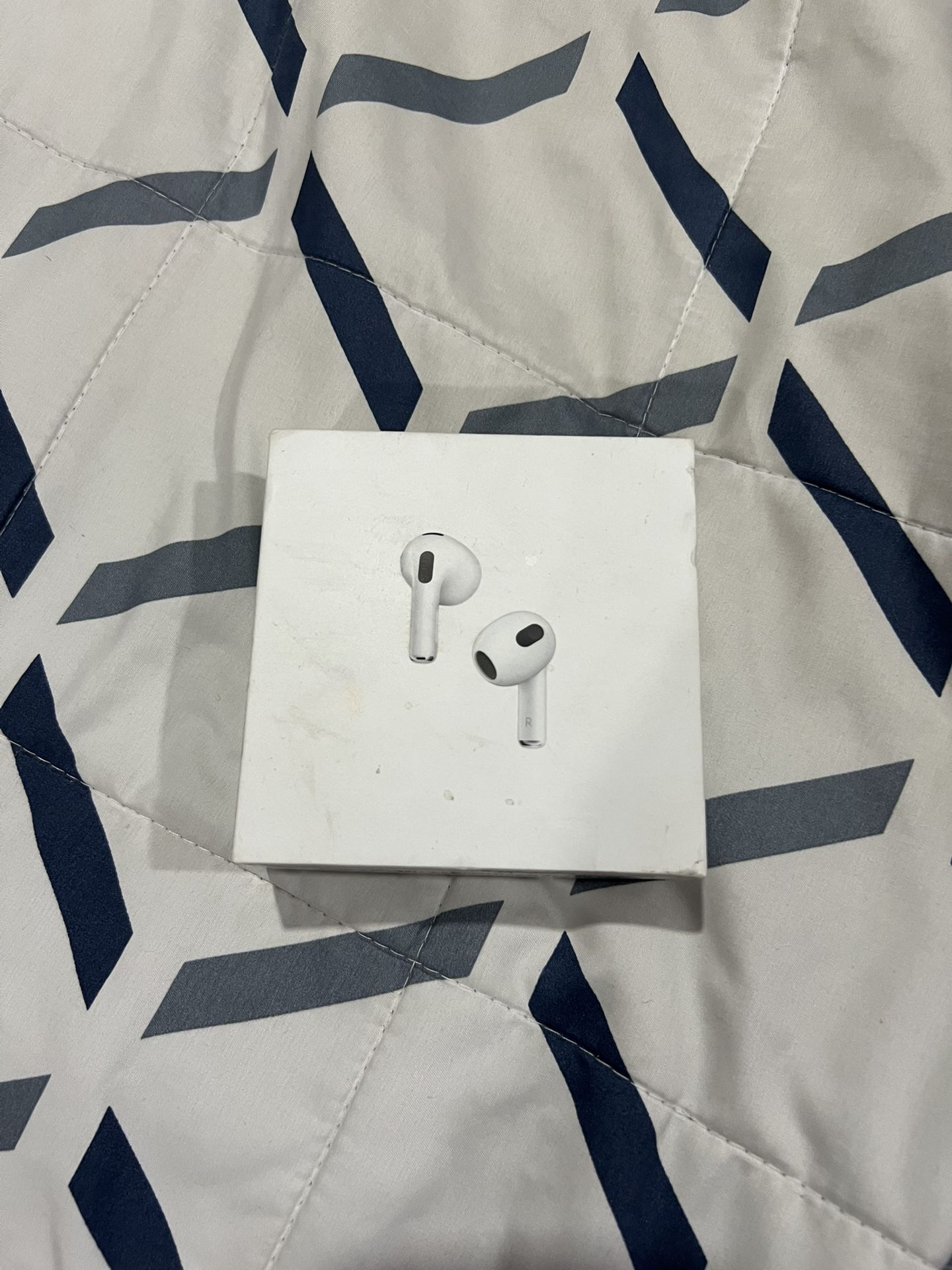 Apple AirPods 3’s