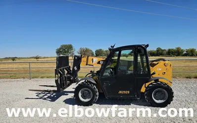Clean Machine2016 Caterpillar TH255C Telehandler