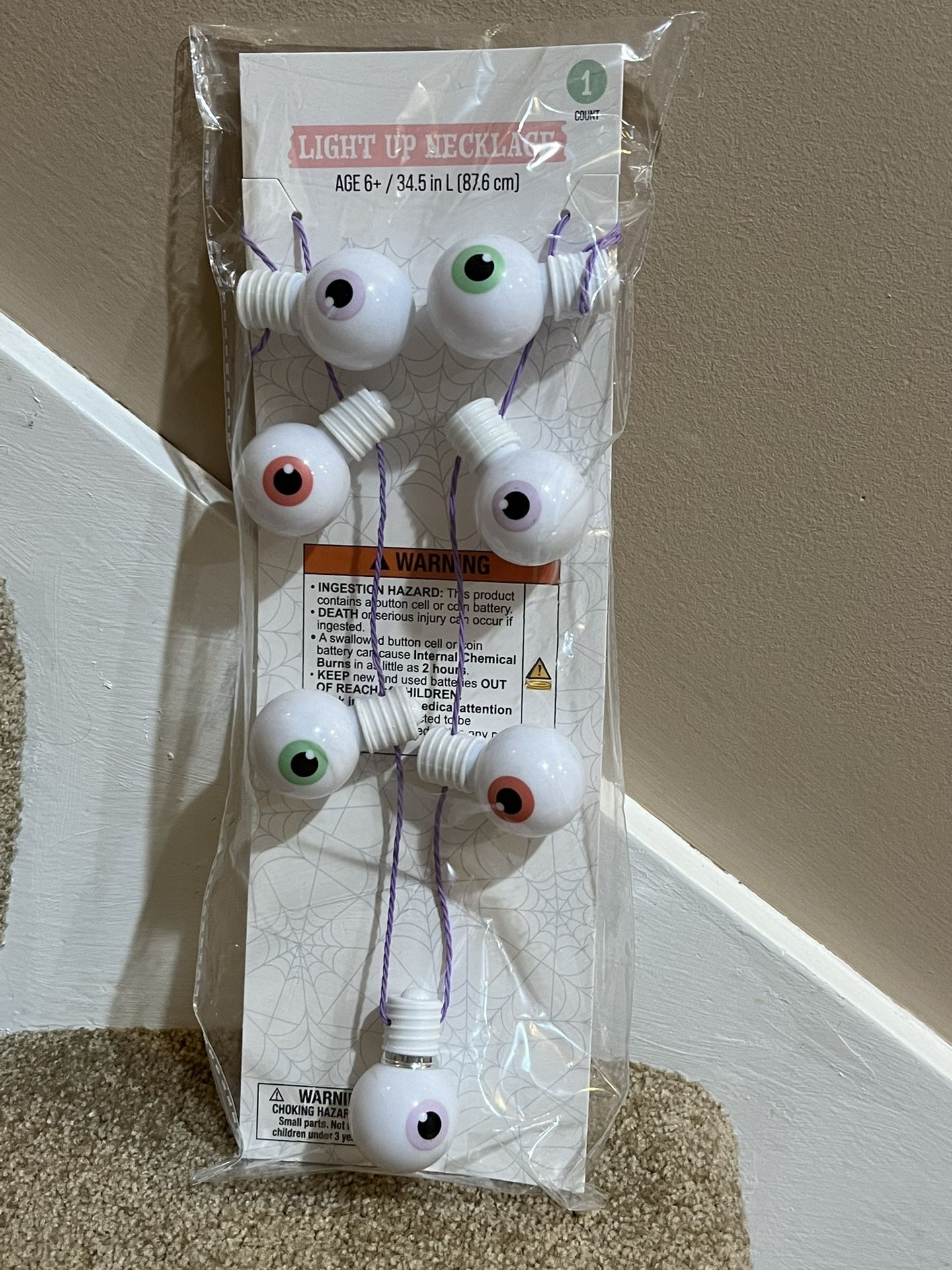 Halloween light up Necklace Eyeballs 35” long New costume accessories