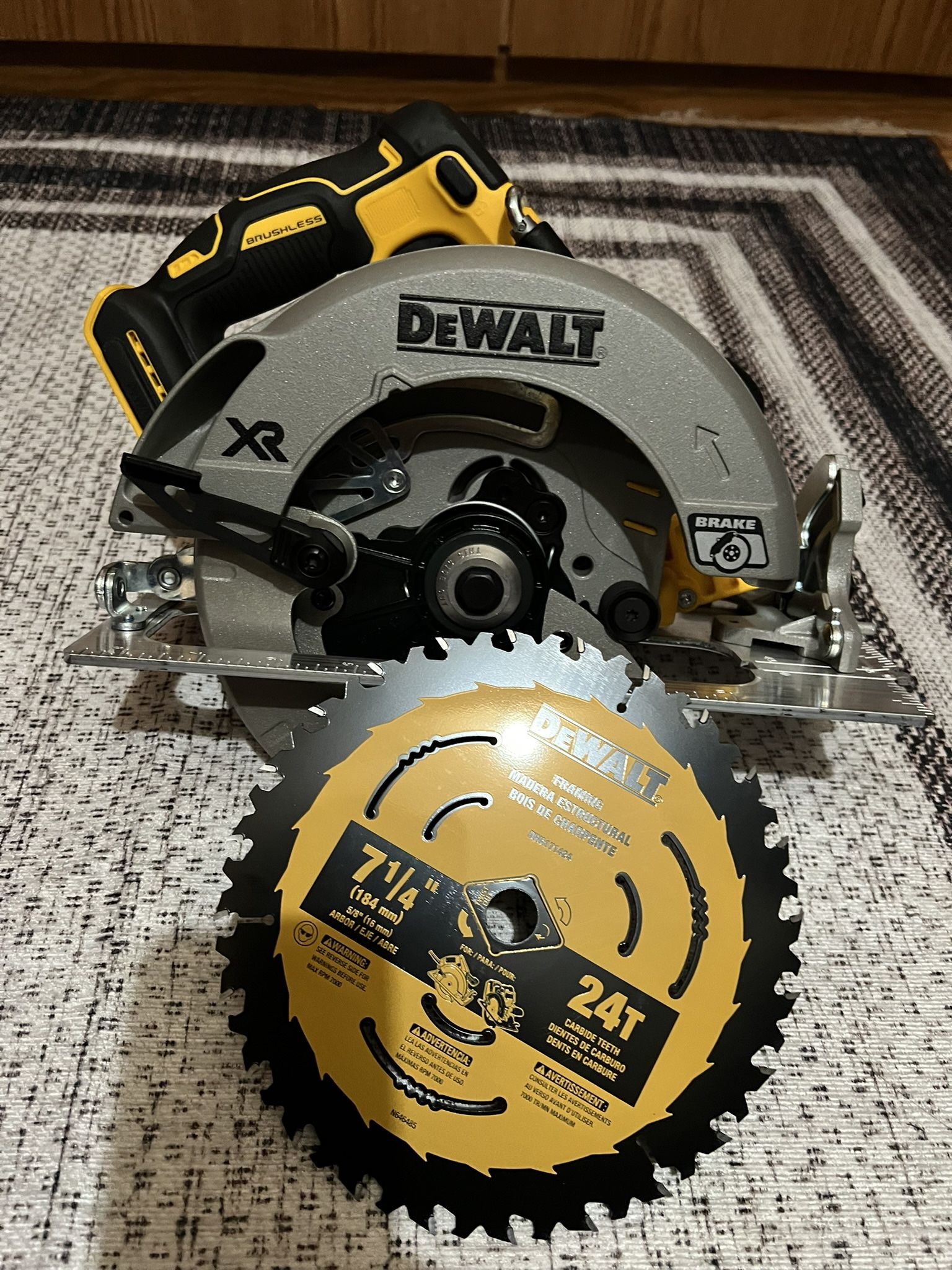 Dewalt- DCS570- 7 1/4” Circular Saw, Blade, Blade change wrench
