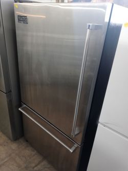Viking stainless steel bottom freezer refrigerator (missing glass shelf) - Free delivery