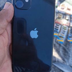 IPhone Broken Screen. For parts Or Repair