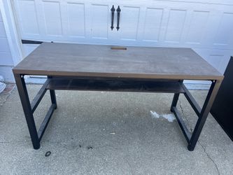Free Desk available today