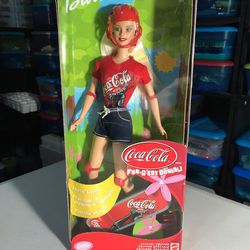 Barbie Coca Cola Coke Fun Skateboard 2001 Red Helmet Kneepads