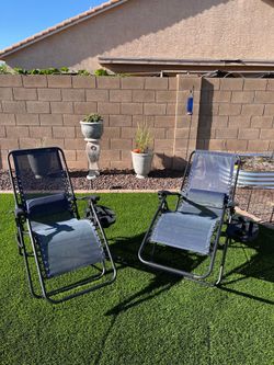 2 Pair Gravity Chairs