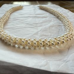 STRAND OF SOPHISTICATED SMALL PEARLS