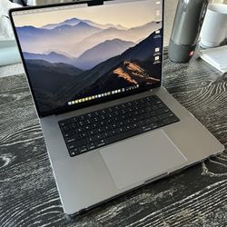 2021 M1 MacBook Pro 16 inch: 16GB RAM, 512GB storage