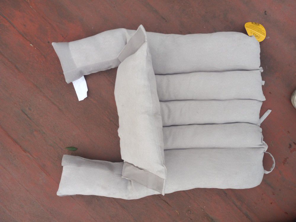 NEW!!! $25.00 2 IN 1 CONVERTABLE DOG BED 