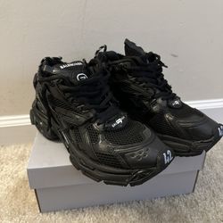 💎 Balenciaga Black Runners