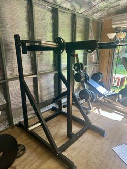 Standing Viking Shoulder press plate load machine