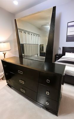 SOFIA VERGARA DRESSER