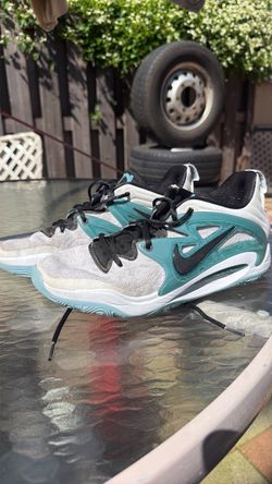 Nike KD Size 10.5 Performance Basketball Shoes