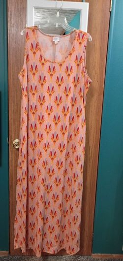 Maxi new lularoe fits like a 2X