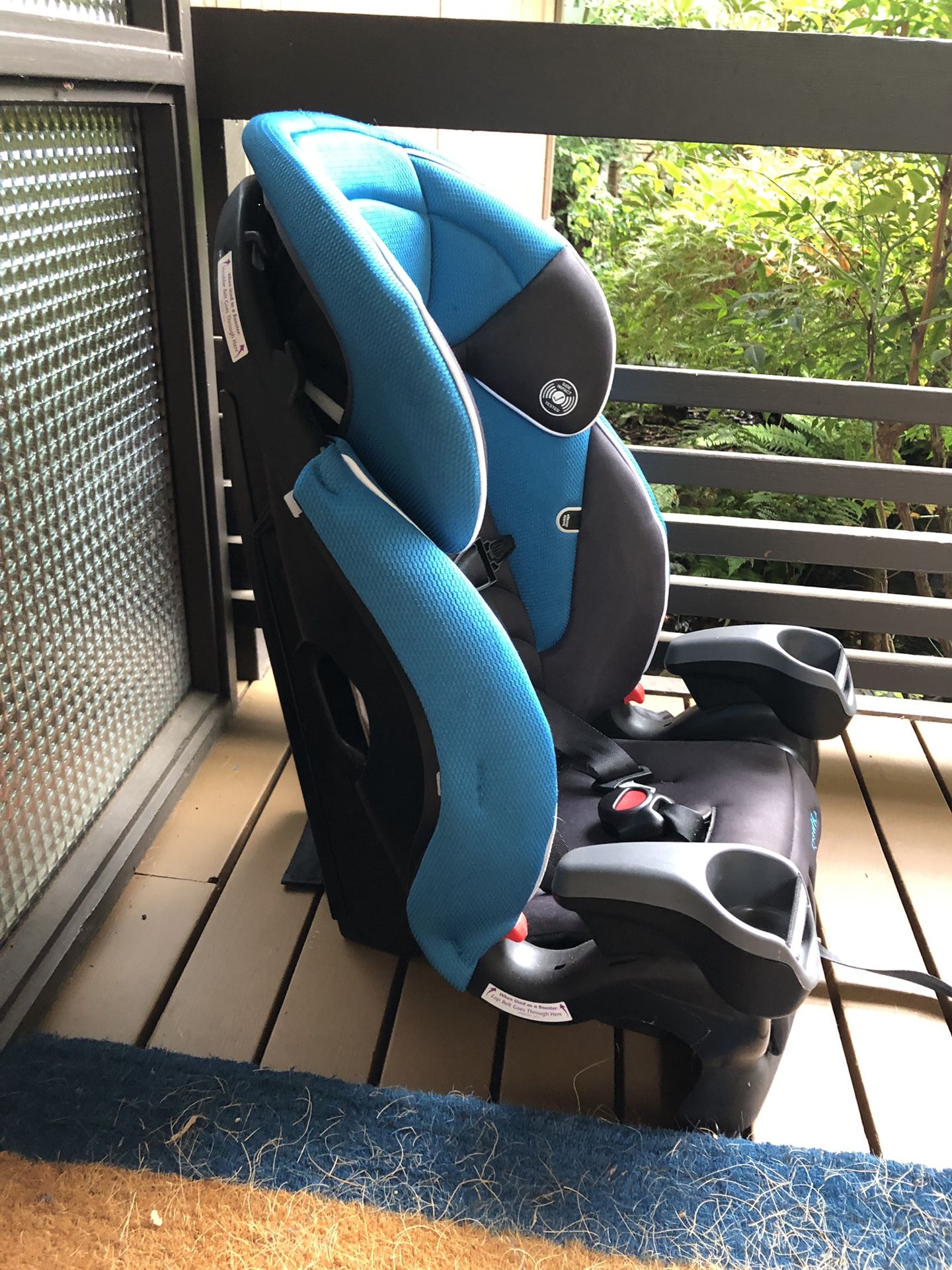 Evenflo Booster car seat with 5 point harness for Sale in Mercer Island