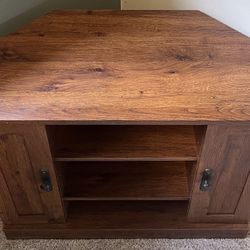 Corner TV Stand / Media Console – Excellent Condition